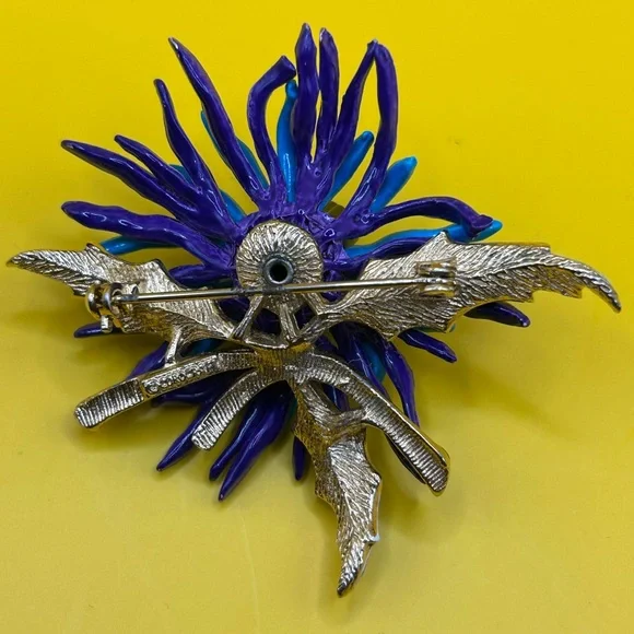 Corocraft 1940s Enamel Flower Brooch - Picture 3 of 4